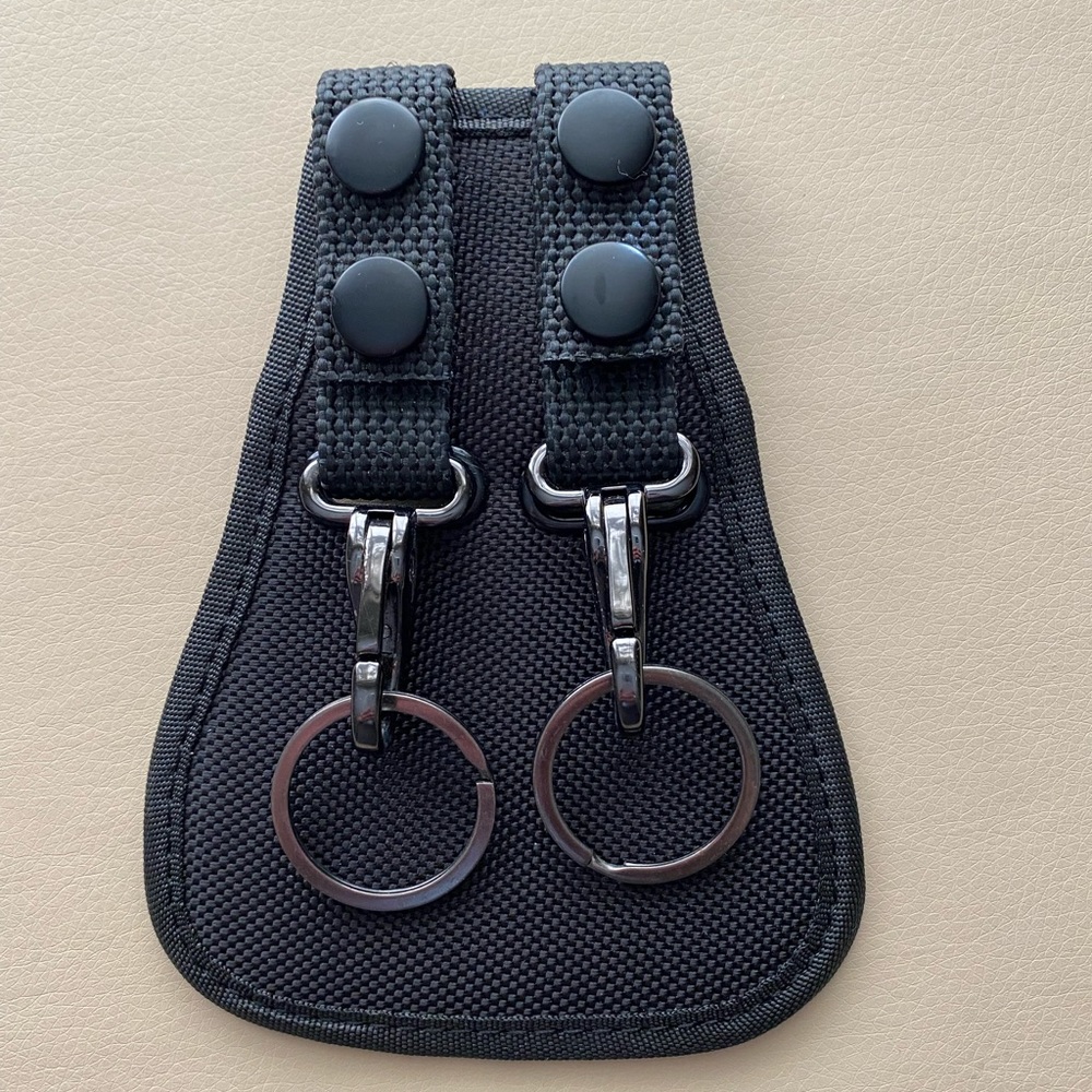 NWOT- 2 ring key holder, attaches to belt